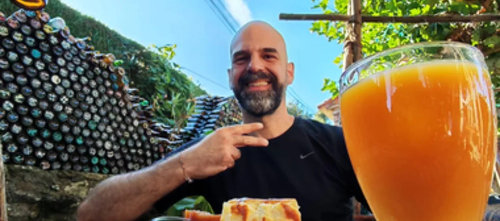 Beppe Lamberto durante una sosta sul Cammino